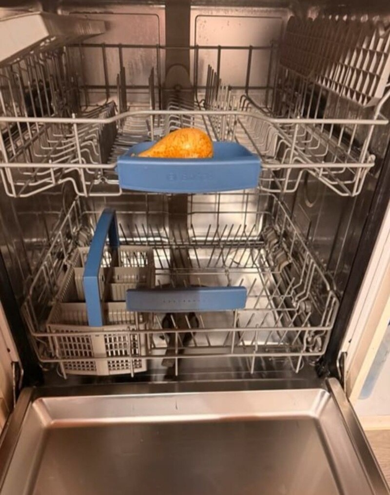 Krémová kuchyně se zánovními spotřebiči,5801 - 4