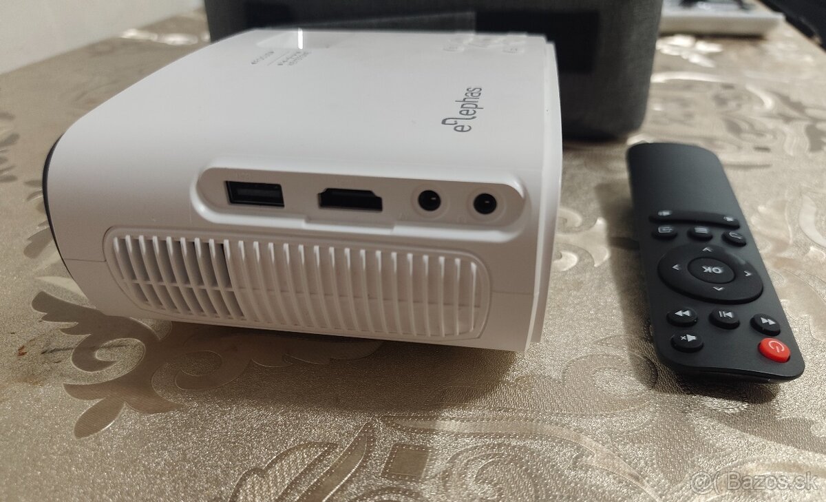 FullHD LED prenosný projektor - 4