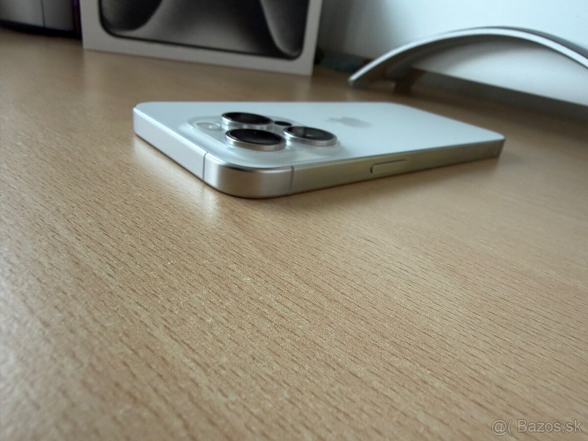 iPhone 15 Pro 256 GB - 4