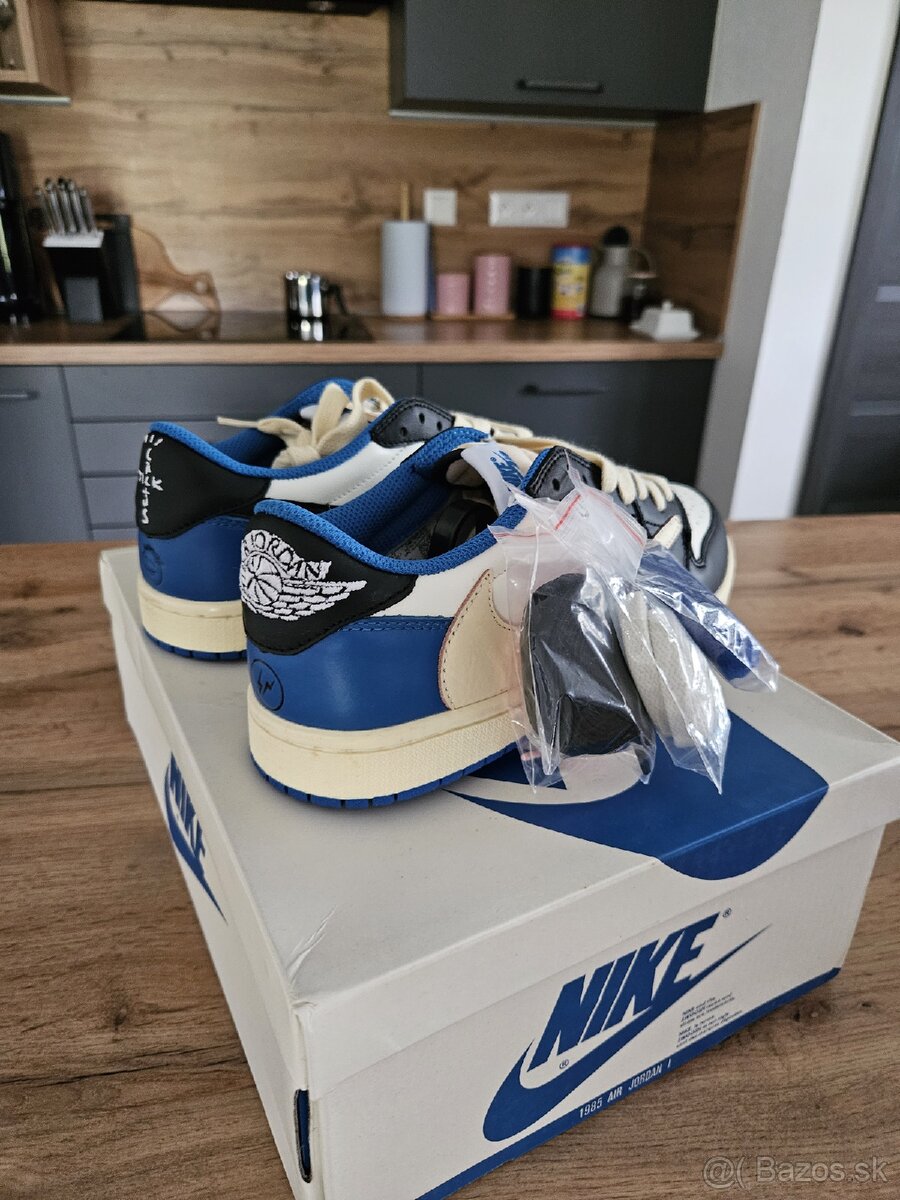 Nike Air Jordan Low - 4