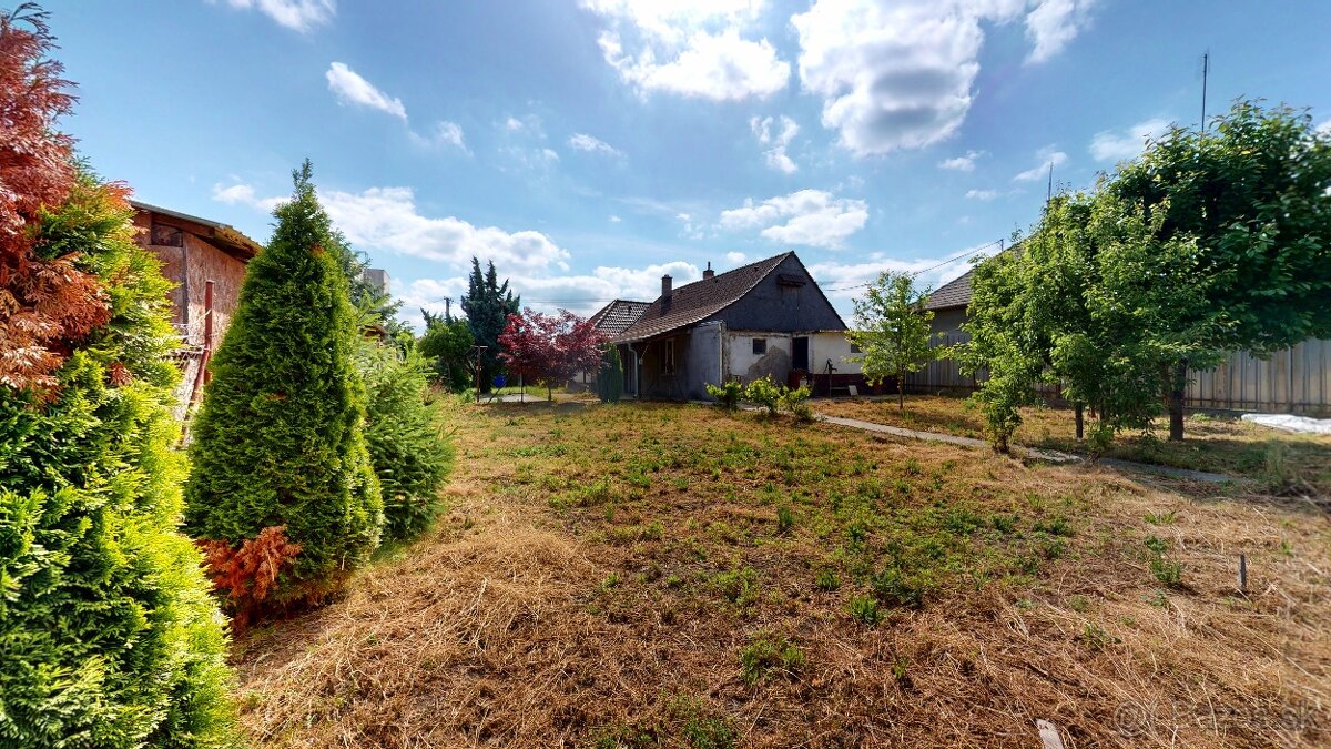 LIMITOVANÁ CENA - Starší rodinný dom so slnečným pozemkom - 4