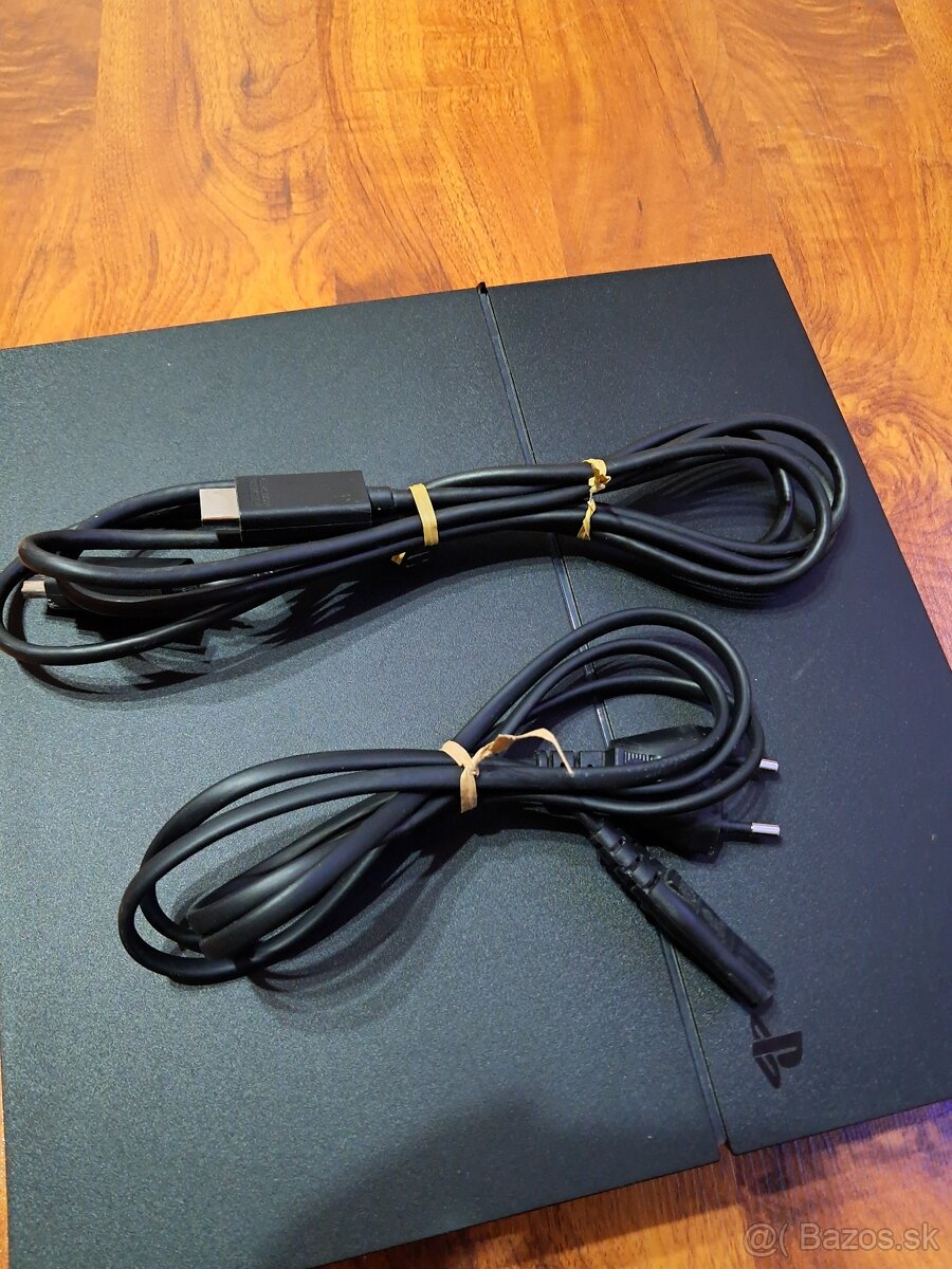 Predám ps4 1tb, 2 ovládače a hry - 4
