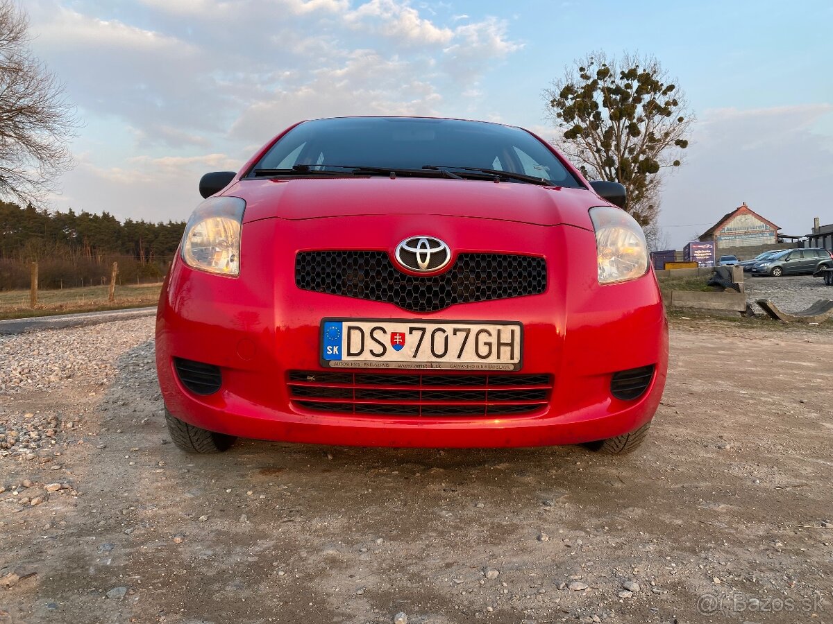 Predám Toyotu Yaris 1,0 benzin 51 kw - 4