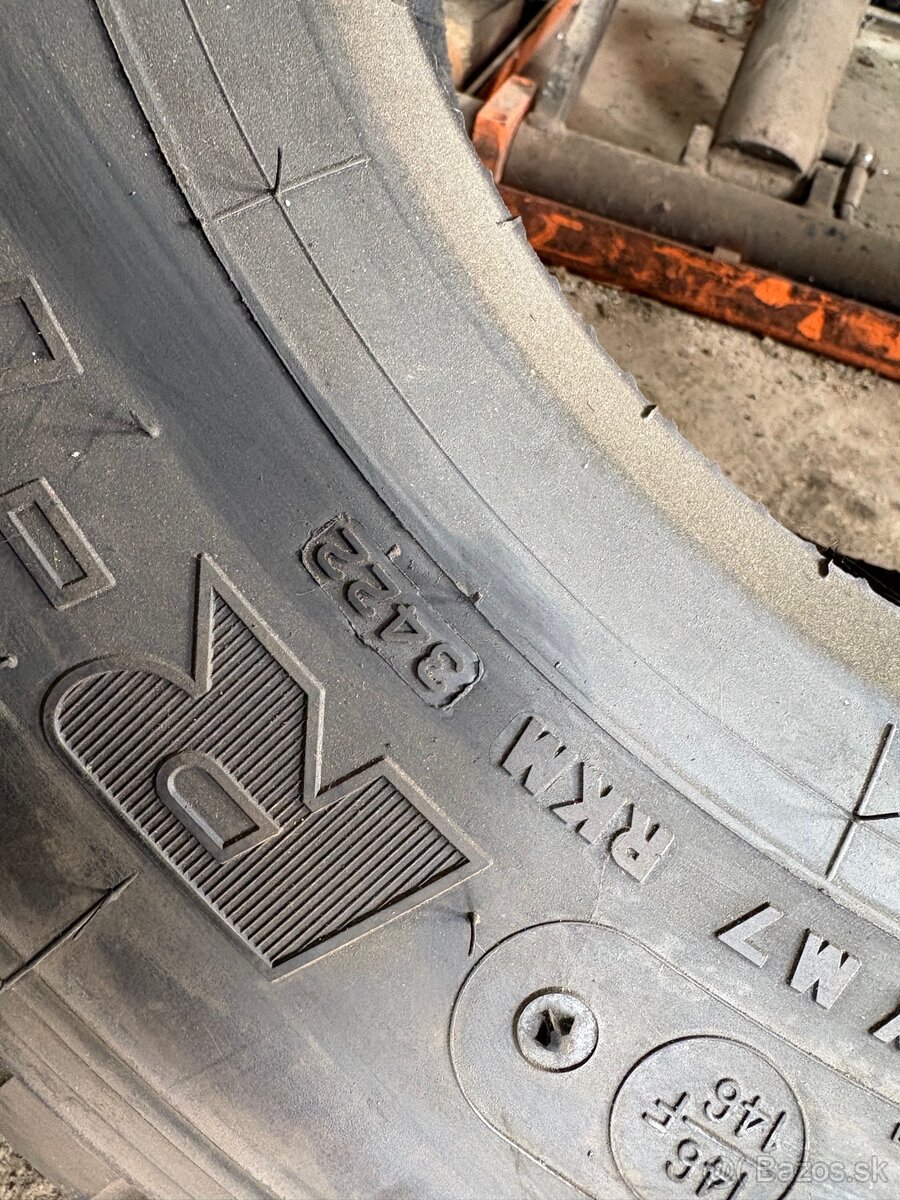 Pneu 245/70 R17,5 - 4