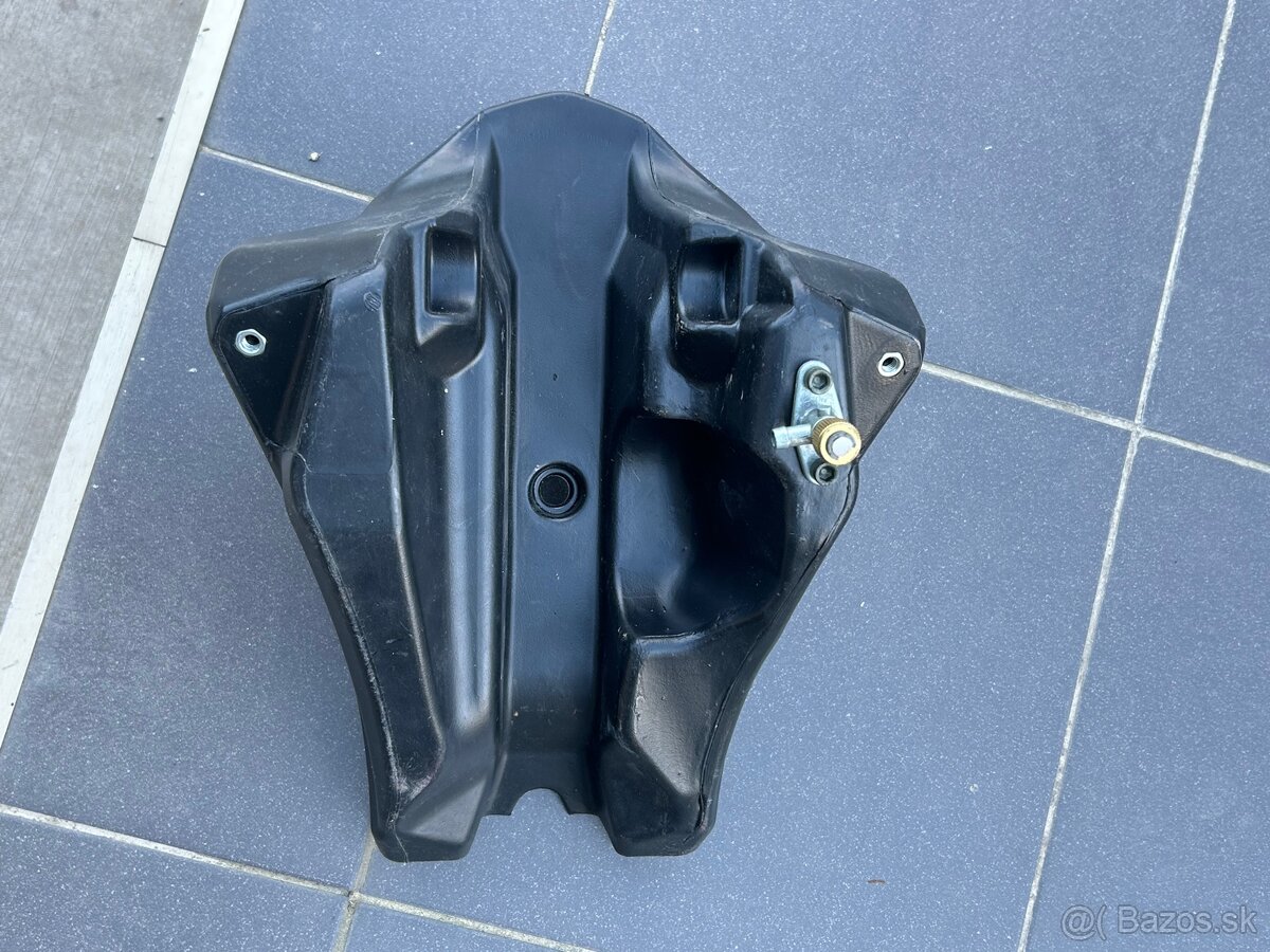 Nádrž na pitbike - 4