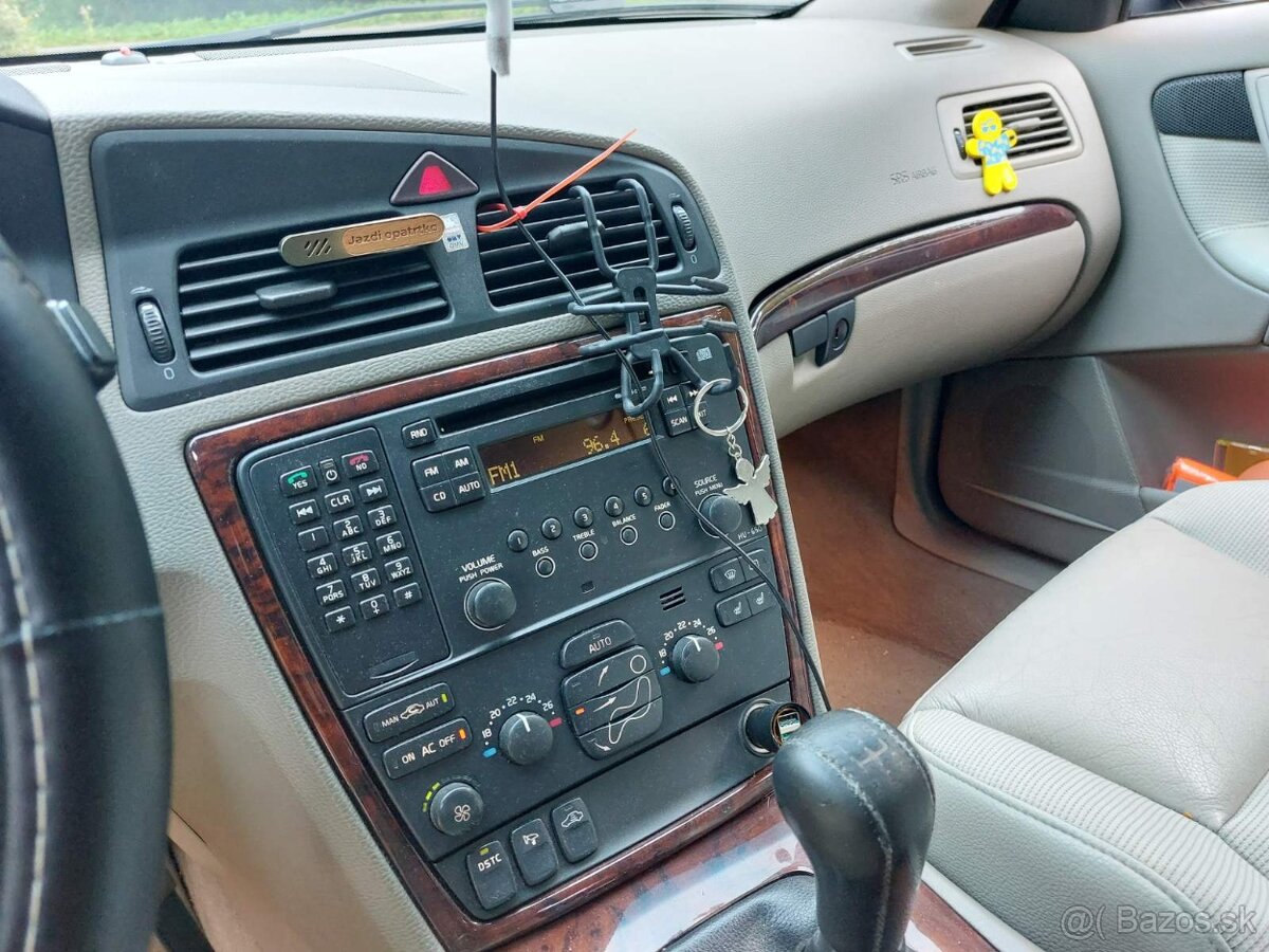 Predám Volvo S60 2.5T AWD - 4