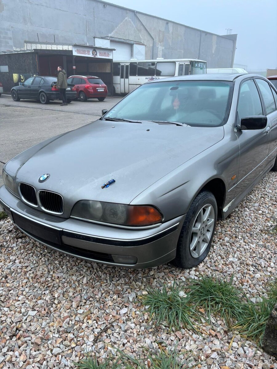Predám BMW E39 528i - 4