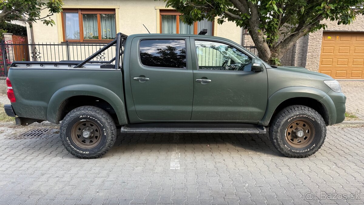 Predám Toyota Hilux 3.0 D 6/AT