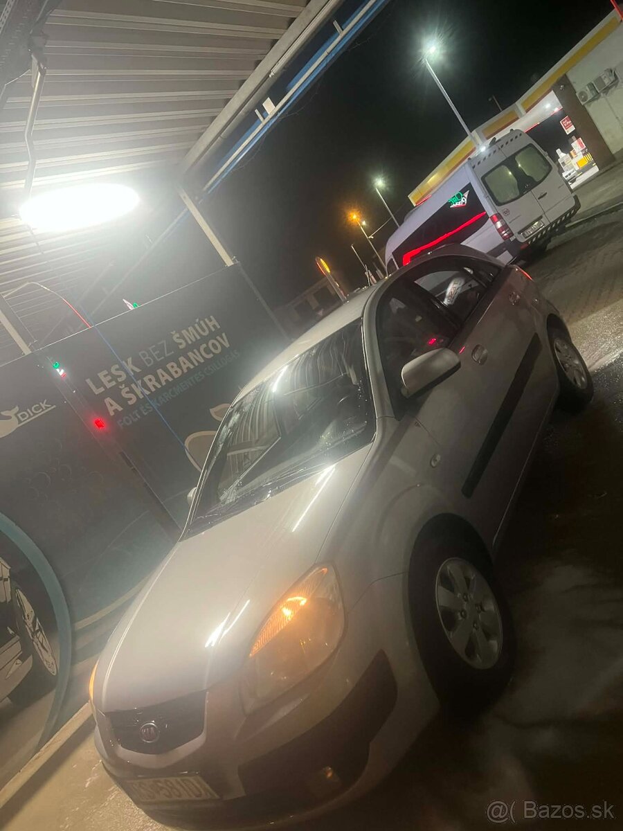 Kia Rio - 4