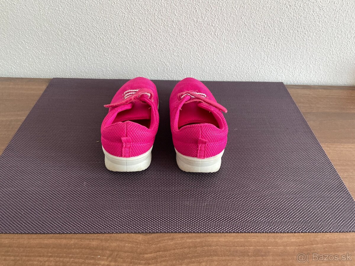 Dievcenske tenisky znacky F&F, velkost 31 - 4