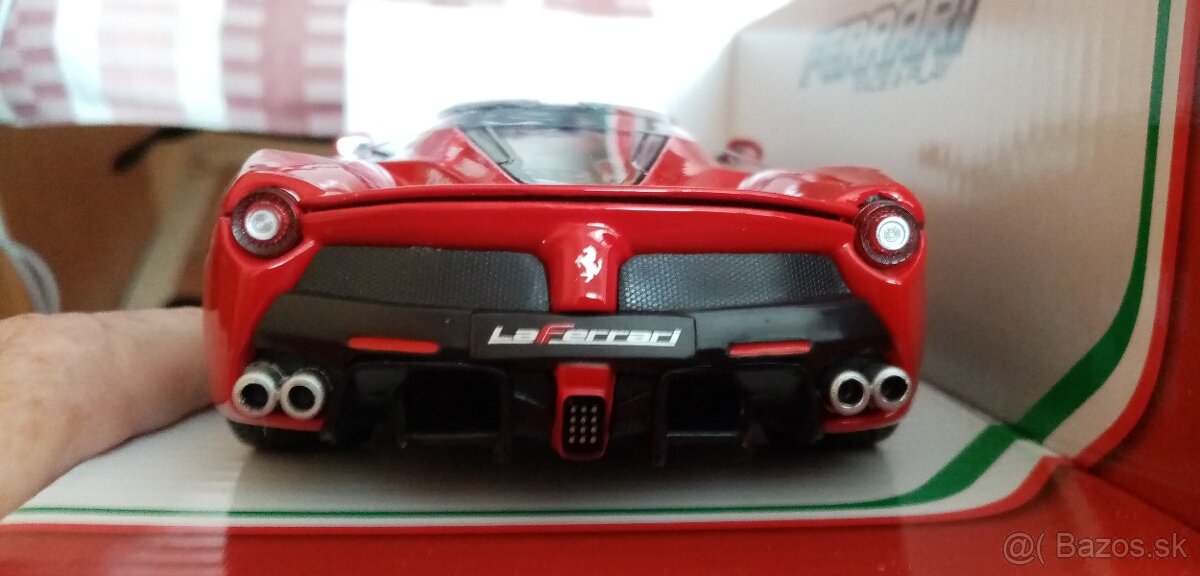 La Ferrari 1:24 Burago - 4