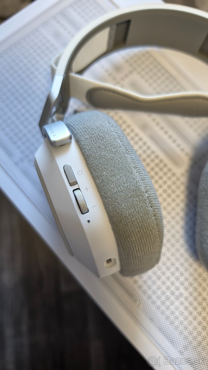 Corsair HS80 Wireless - 4