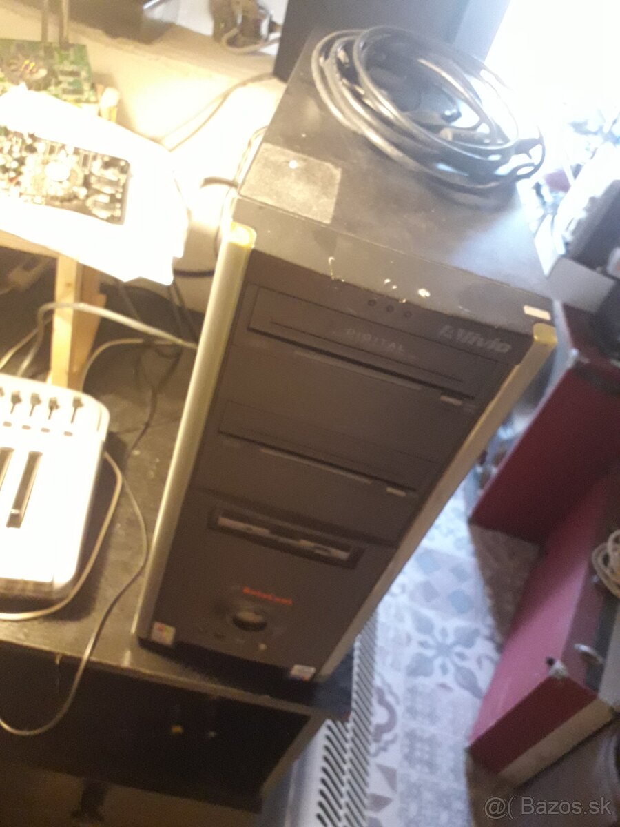 Staré PC na retro hry a hudbu s príslušenstvom - 4