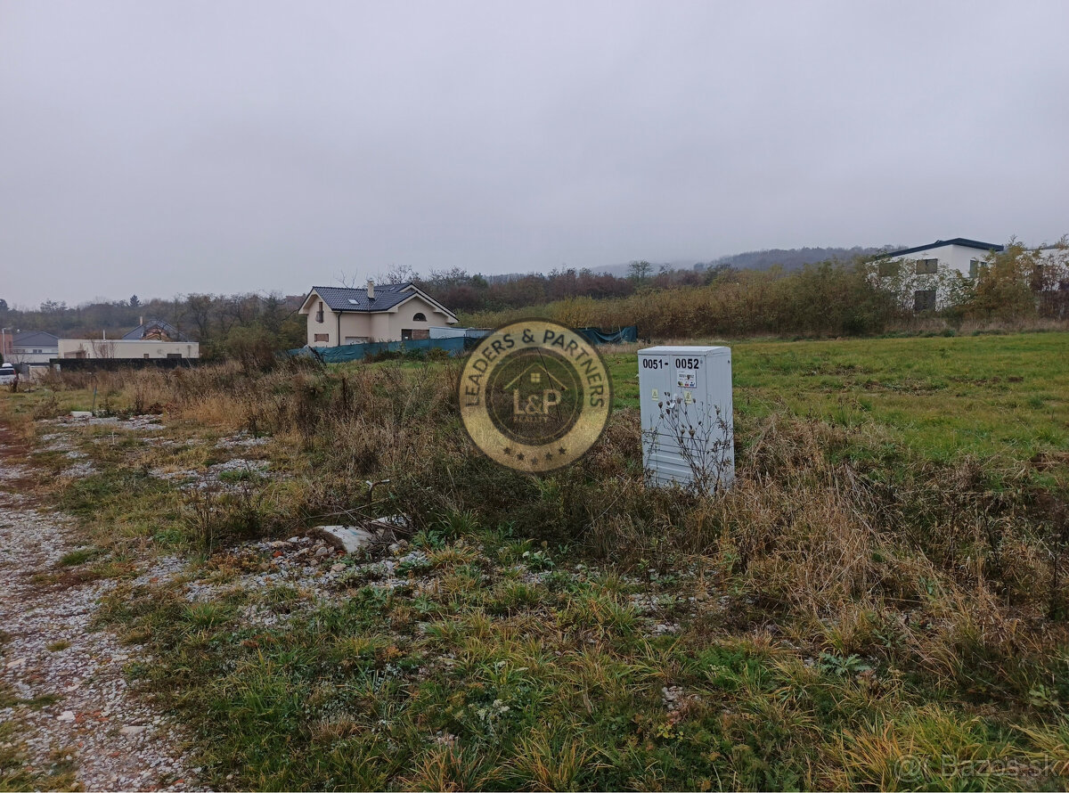 Na predaj stavebné pozemky Štitáre 4489m2 - 4