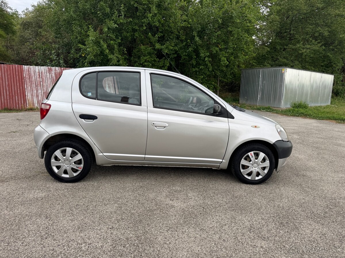 Toyota Yaris - 4