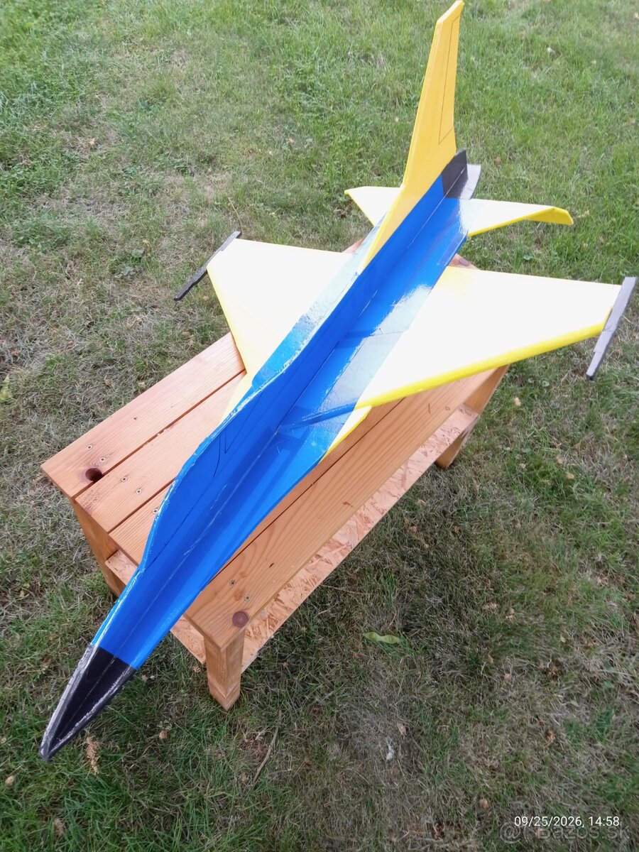 Predám model F-16 + príslušenstvo - 4