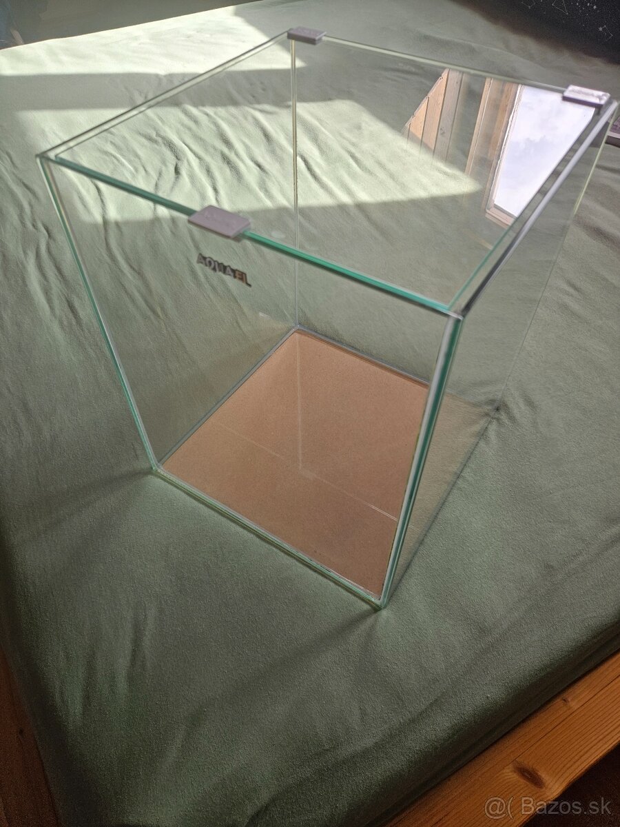 Predám akvárium + príslušenstvo - 4