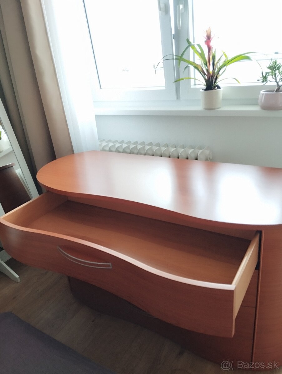 Komoda z kvalitného dreva - 4