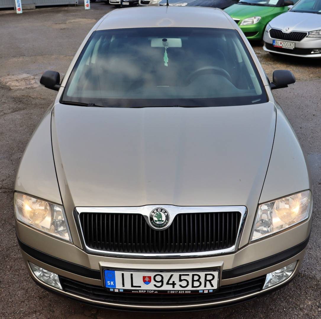 Škoda Octavia 1.6 Ambiente - 4