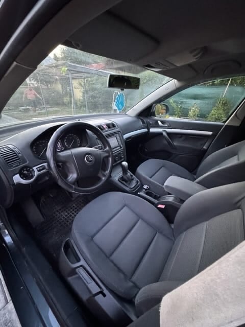 Škoda octavia 1.6 FSI 85KW - 4