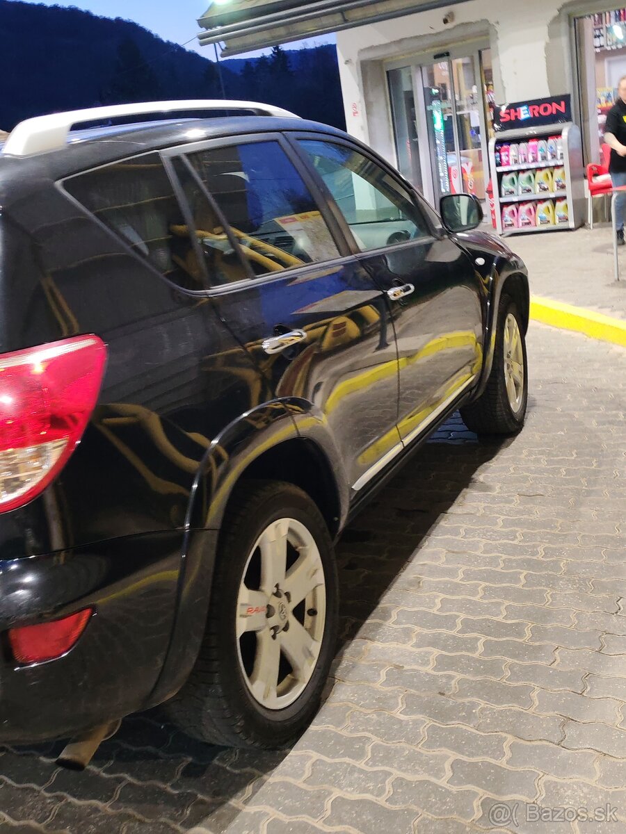 Predám Toyota RAV4 2.2 d 4x4 - 4