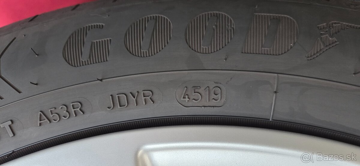Goodyear Efficientgrip Performance 215/55 R17 - 4