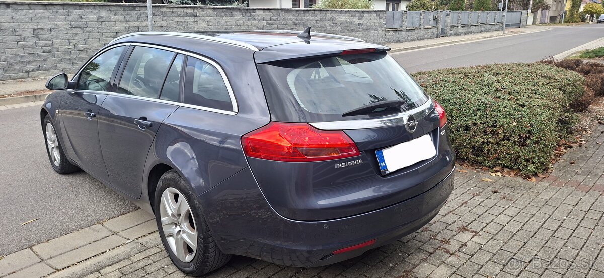Predám Opel Insignia Combi 2.0 CDTI 81Kw R.V.2012 Zachovalé - 4