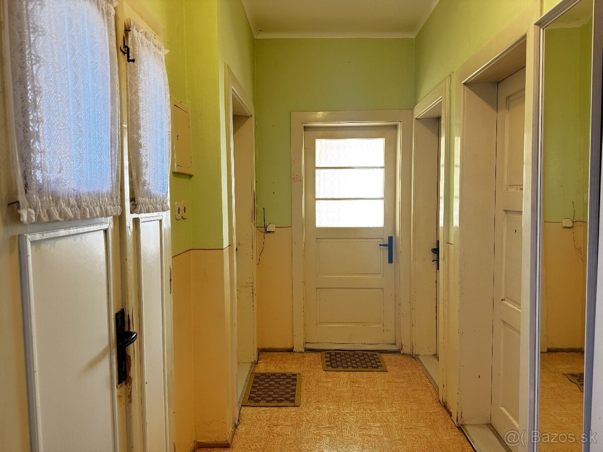 NA PREDAJ: Udržiavaný podpivničený vidiecky domček, Poruba - 4