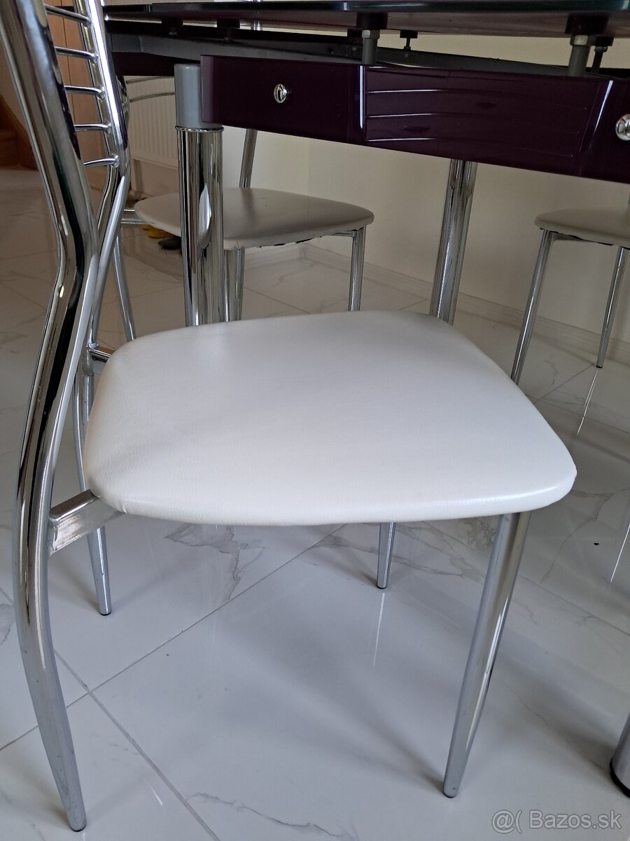 Jedalensky stol so stolickami - 4