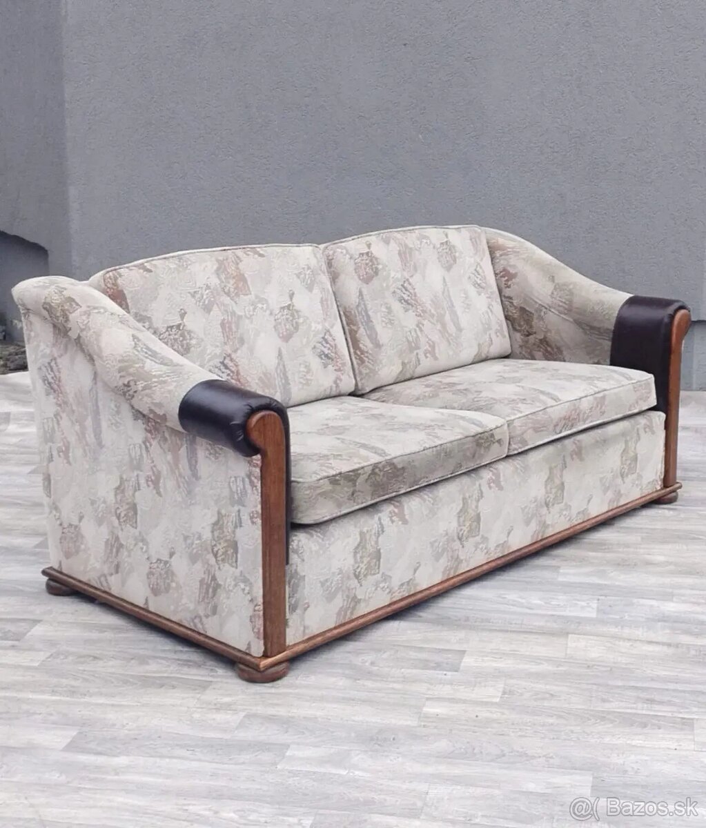 Dvojsedačka s dreveným rámom . - 4