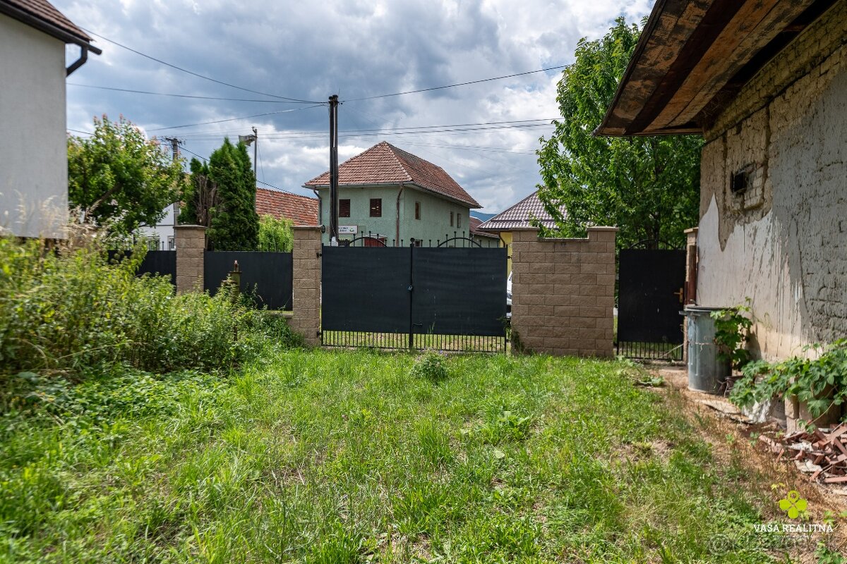 KRÁSNY POZEMOK SO STARŠÍM RODINNÝM DOMOM - POLUVSIE - 4