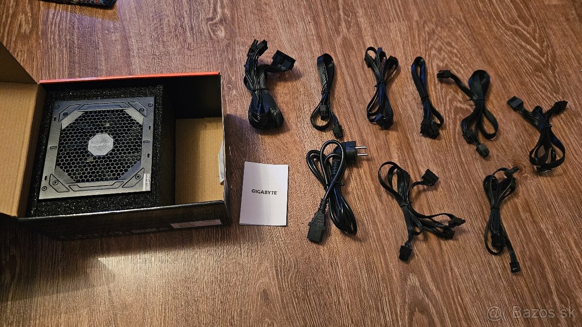 GIGABYTE zdroj 750W 80PLUS Gold Modular PG5 V2 GP-UD750GM - 4