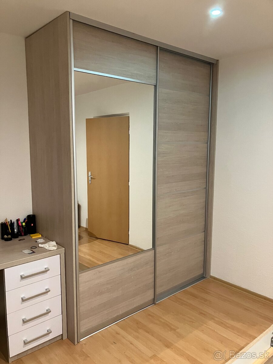 Predám posteľ, skriňu a stôl - 4