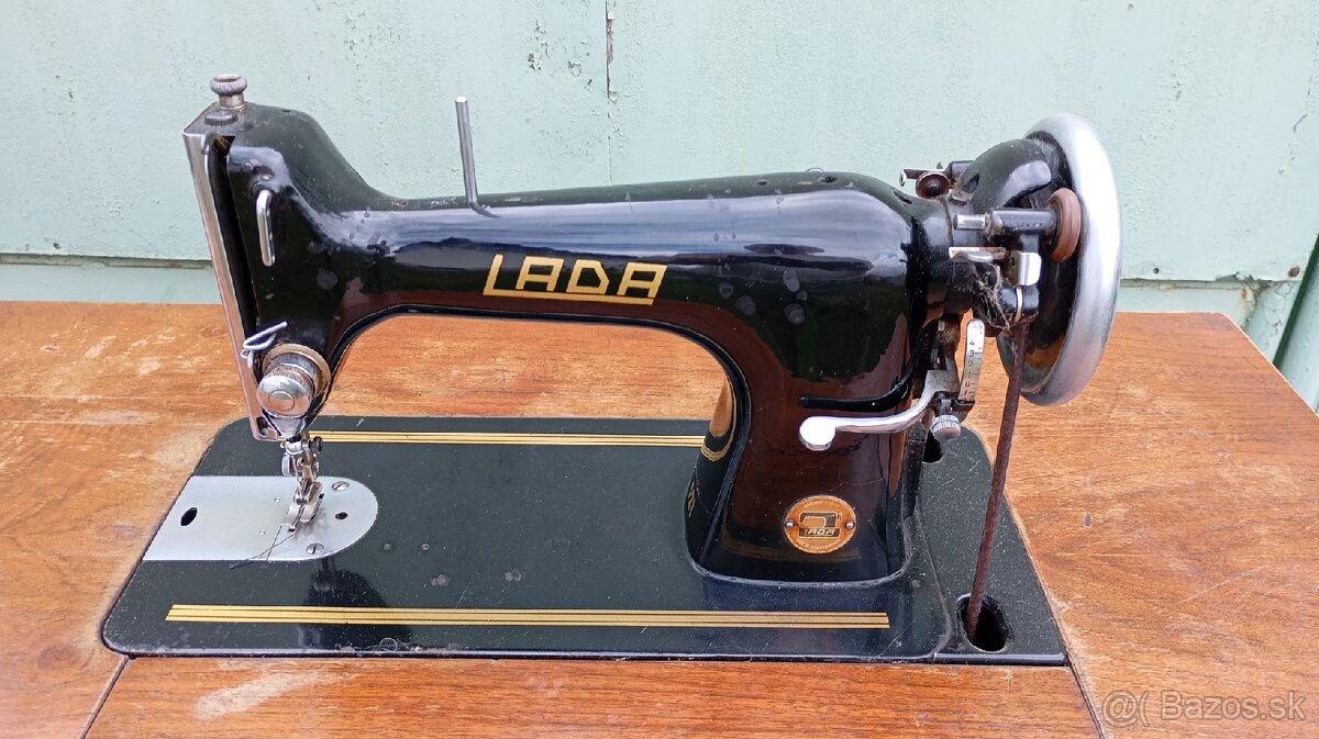 starý šijací stroj - 4