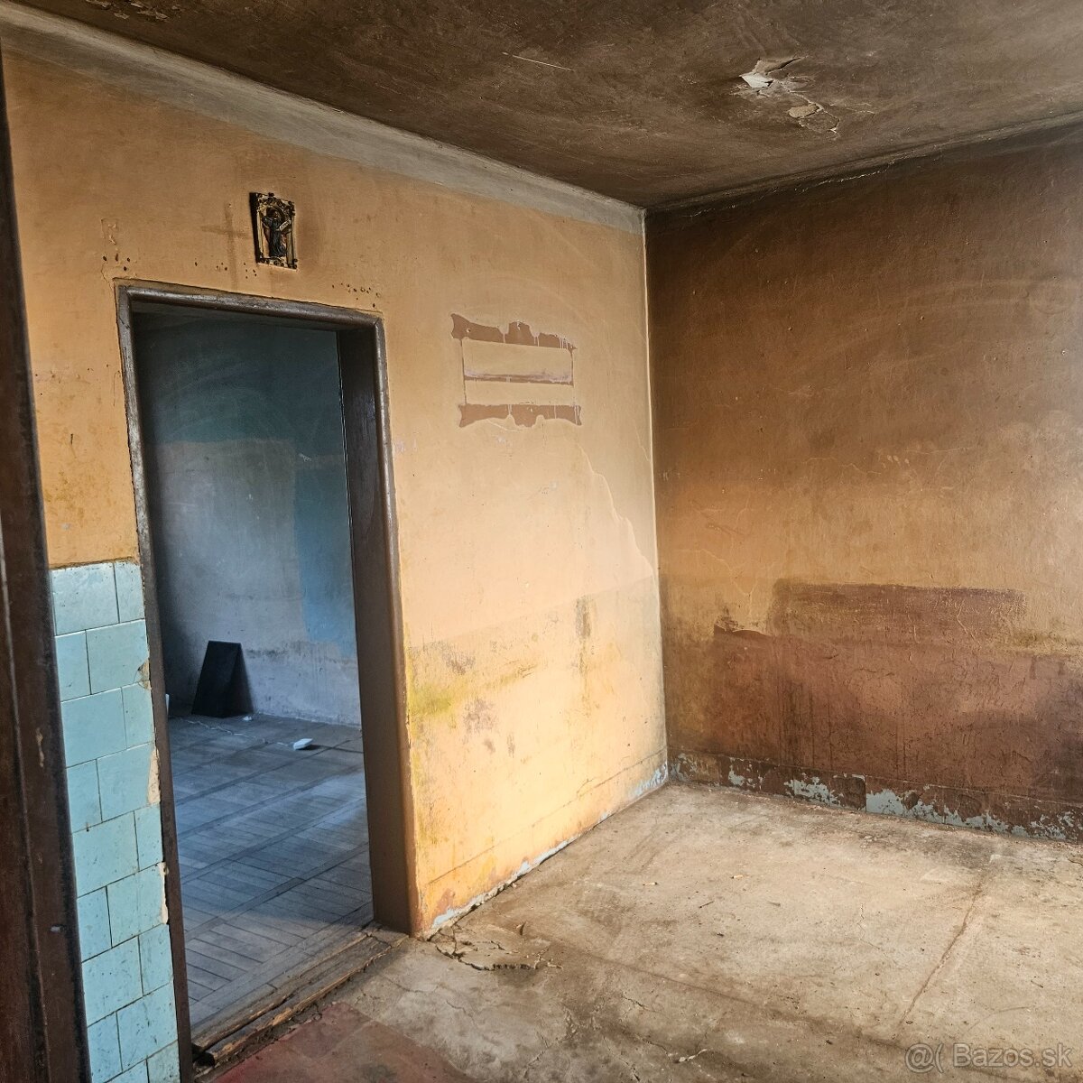 Predame rodinny dom pred rekonstrukciou Sása - 4