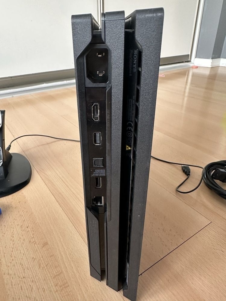 Playstation 4 Pro 1TB - 4