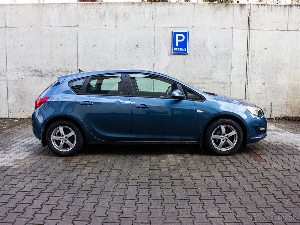Opel Astra Hatchback 1.4 benzín 74 kW - 4