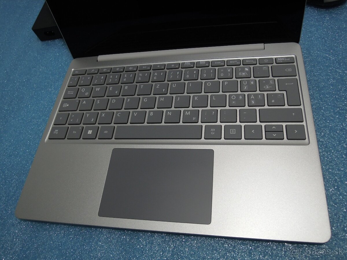 Dotykový Microsoft Surface Laptop Go 2 IrisXe 8GB 256GB - 4