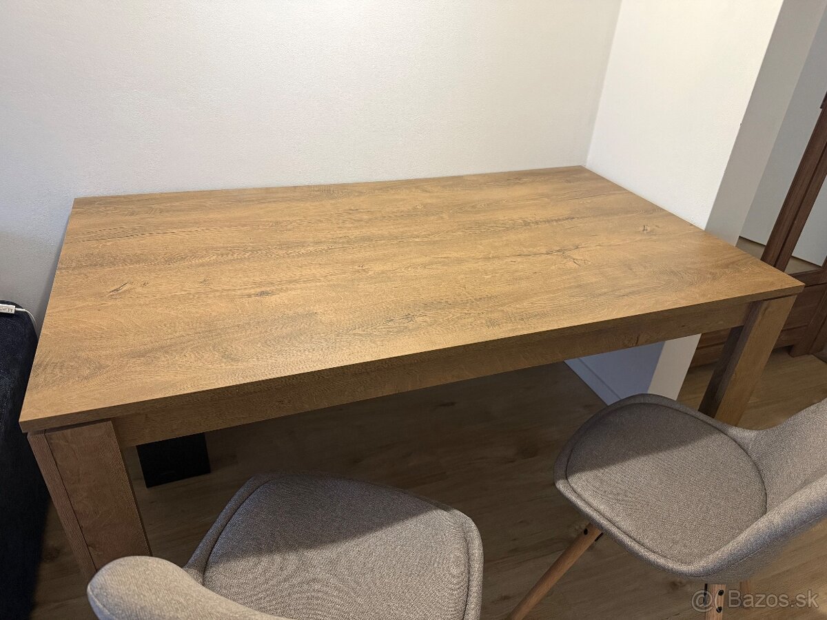 Jedálenský stôl so stoličkami. - 4