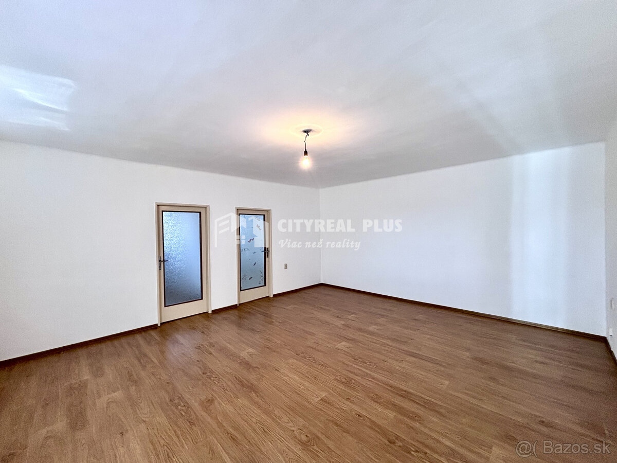 Ponúkame Vám na prenájom 3 izbový byt v centre mesta Nové Zá - 4