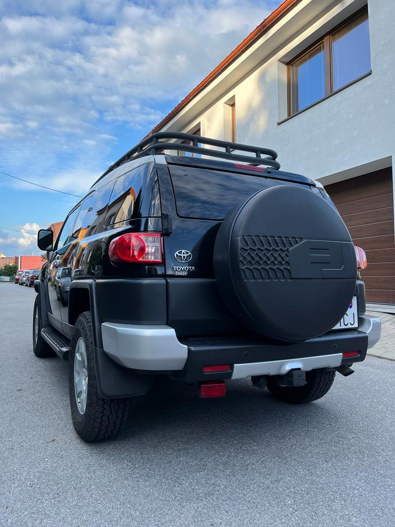 TOYOTA FJ CRUISER - 4