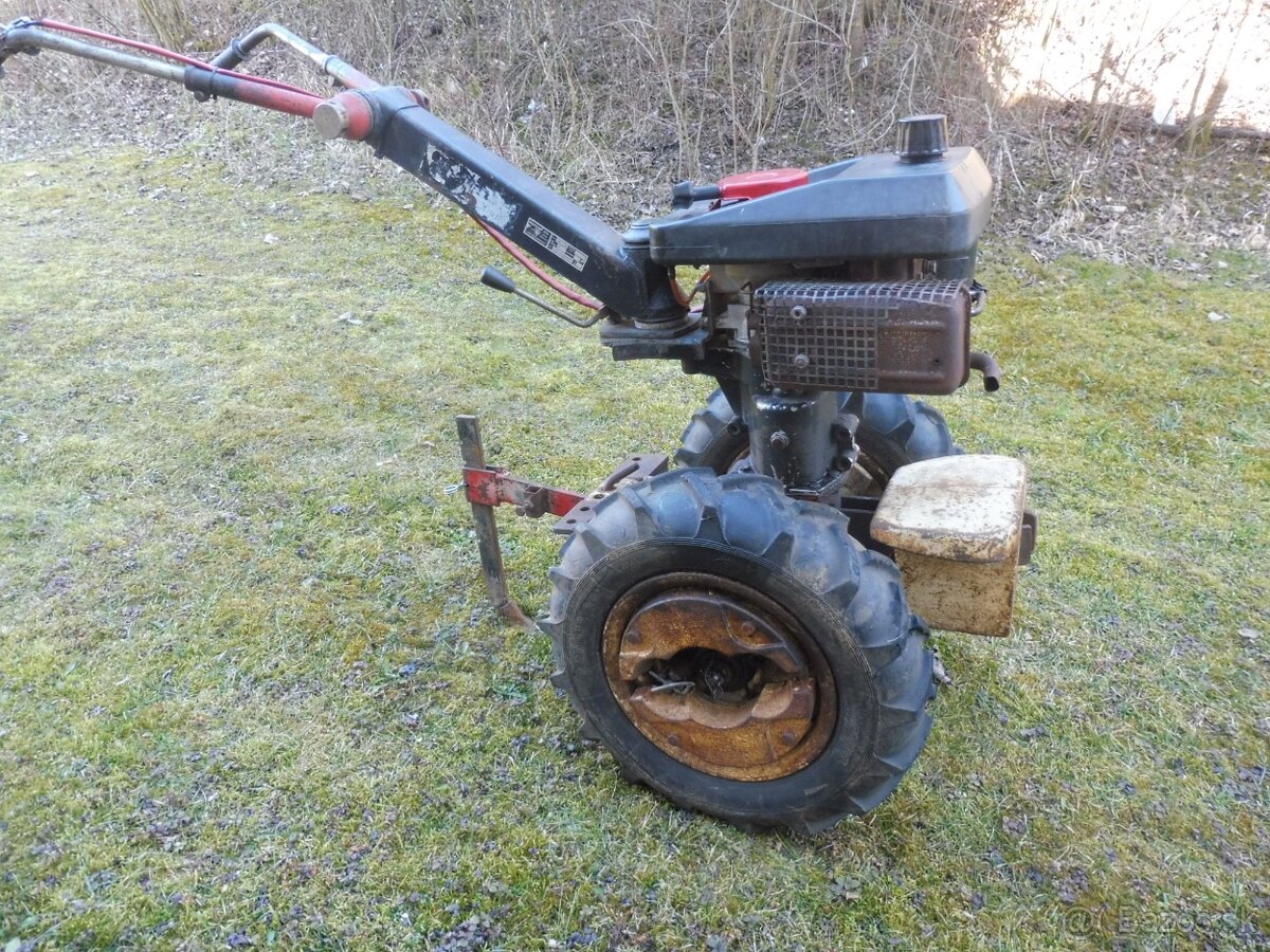 predám malotraktor VARI - TERA s náradím a príslušenstvom - 4