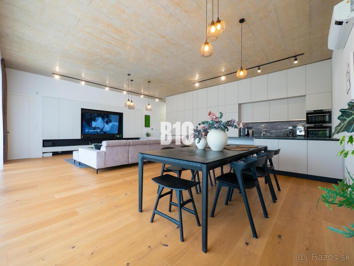 Luxusná vila s dvojgarážou a slnečným pozemkom v mestskej ča - 4