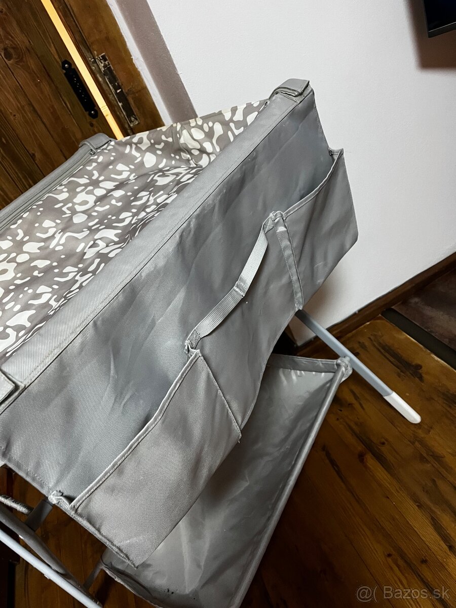 Skladací prebaľovací pult - 4