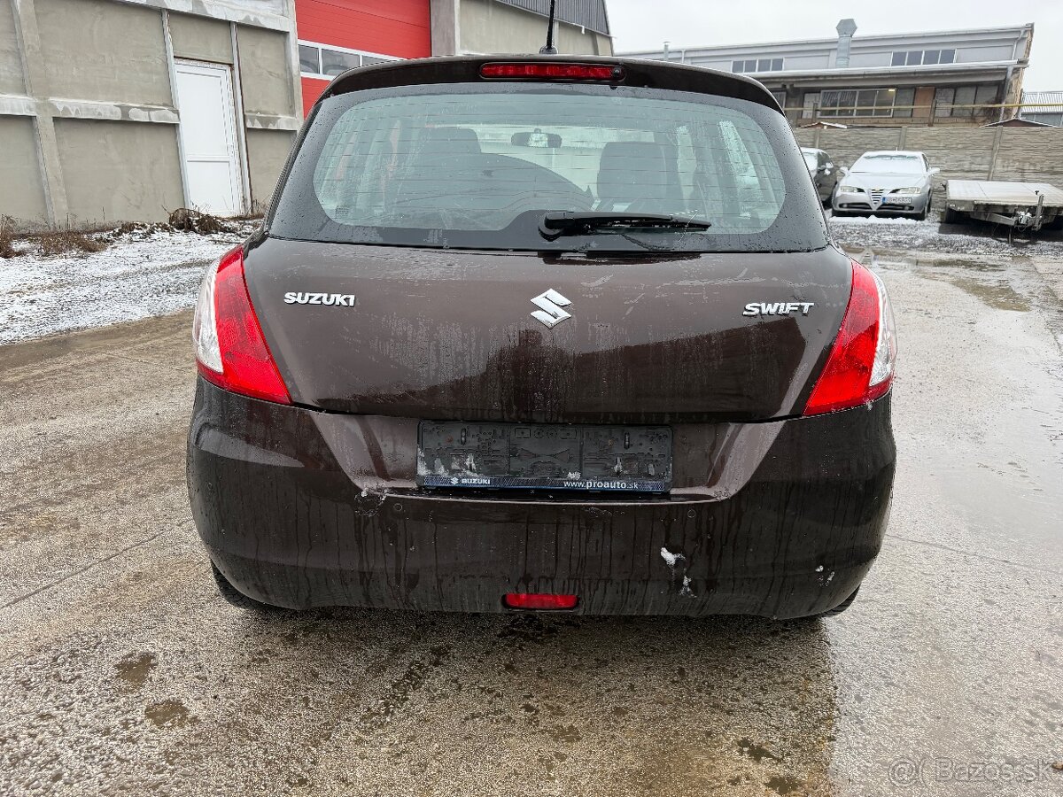Suzuki Swift - 4
