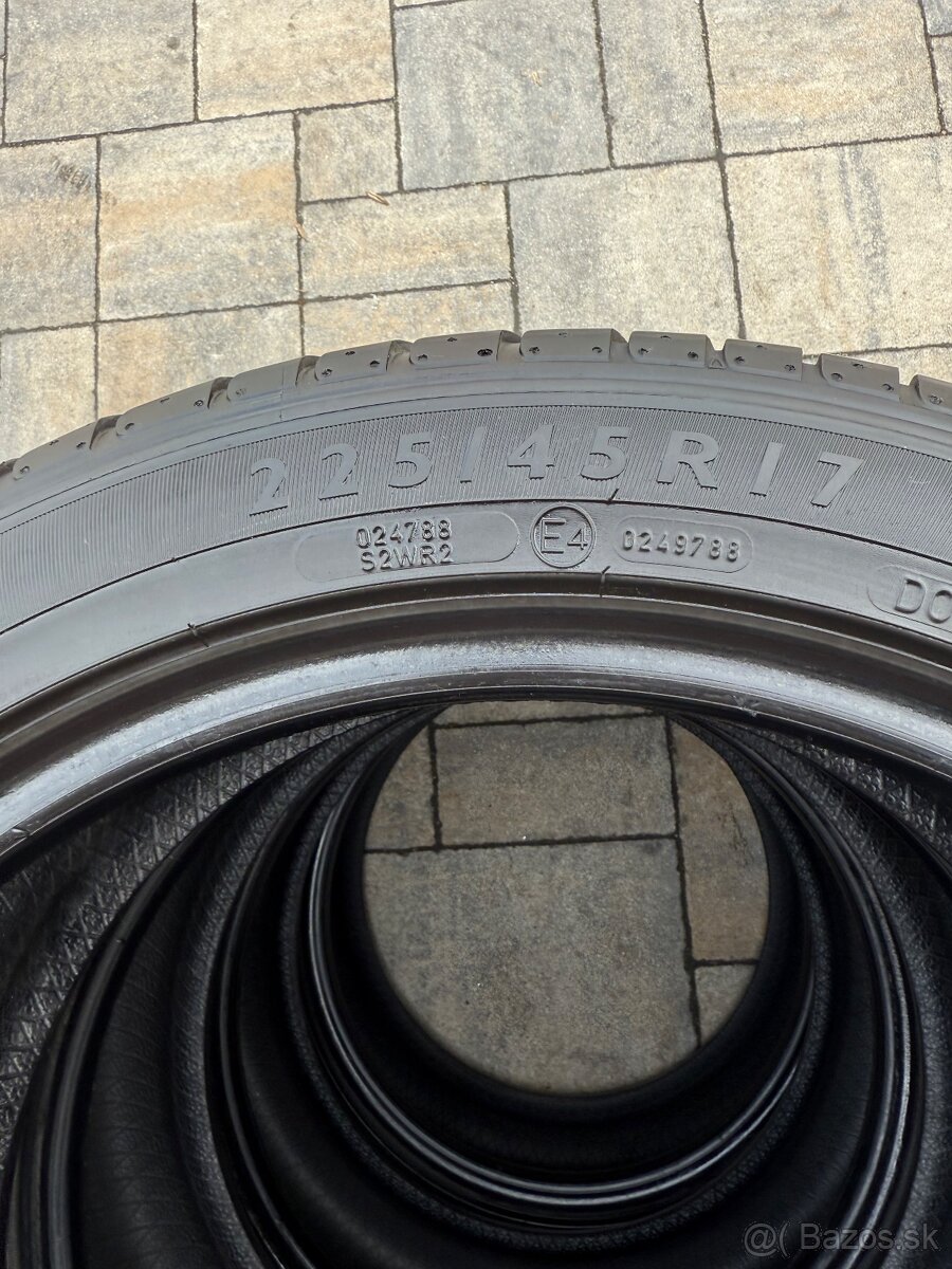 Dunlop 225/45/17 - 4