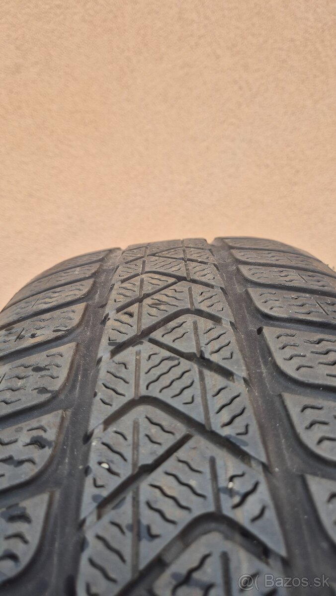 PIRELLI 215 55 R17 - 4