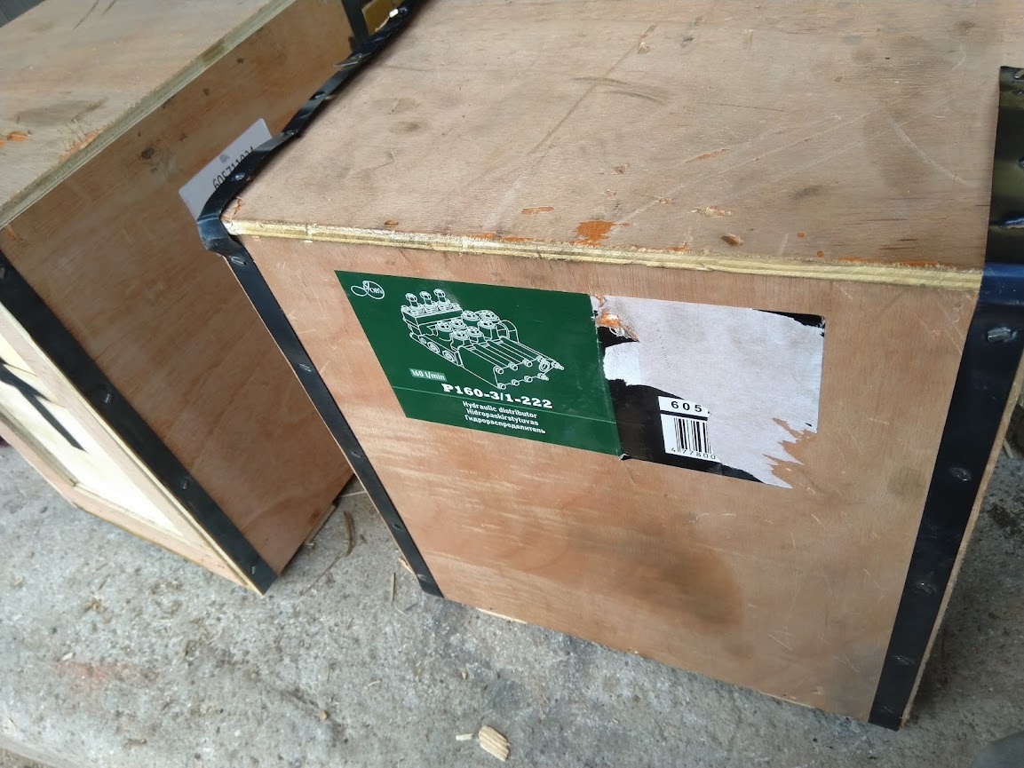 Hydraulický rozdeľovač R-160 /Kirovec/ - 4