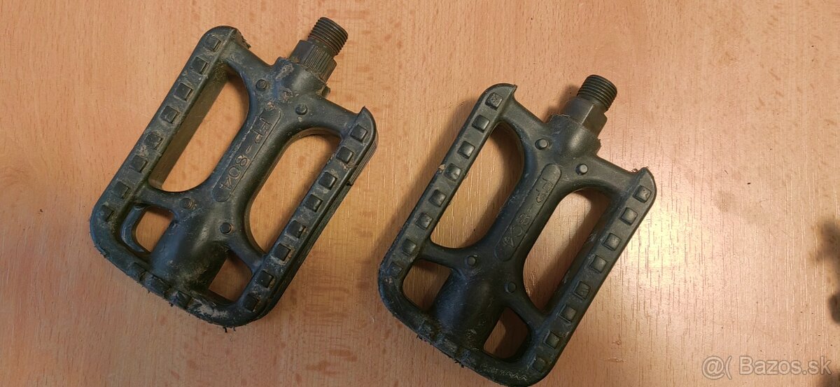 Gripy a pedále na bicykel - 4