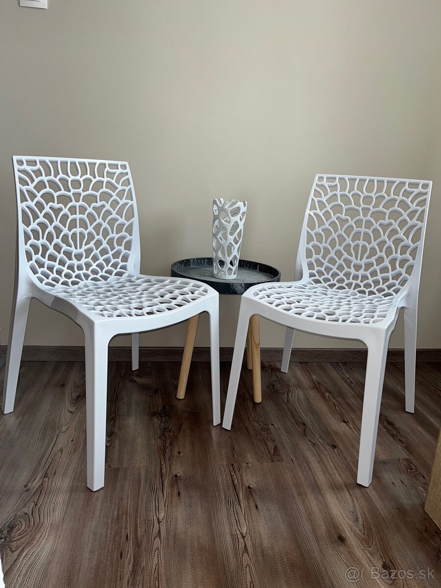 Plastové stoličky - 4